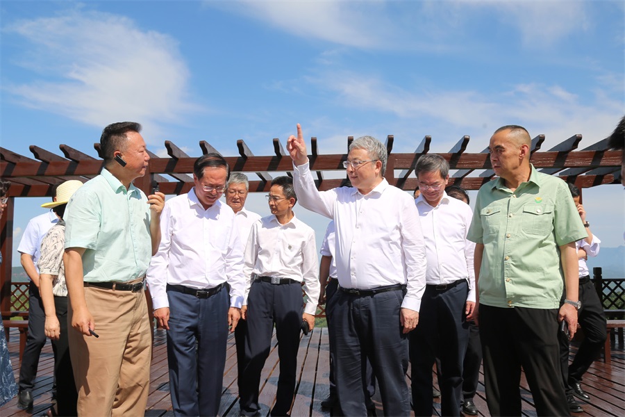 2024.06.23全國政協(xié)副主席、民盟中央常務(wù)副主席、中國科學(xué)院院士、清華大學(xué)副校長王光謙蒞臨金徽股份視察.jpg