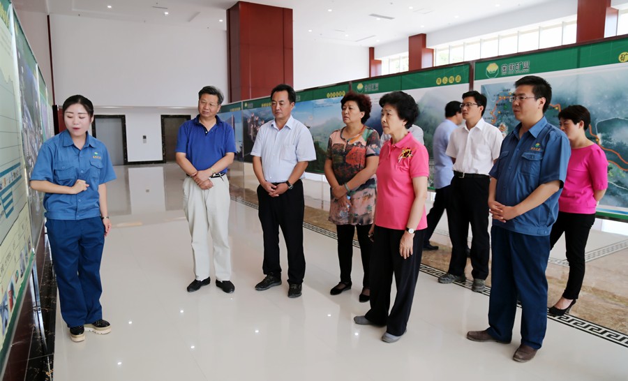 1-2015年8月，全國政協(xié)副主席、中國科學(xué)院院士王志珍一行蒞臨金徽股份調(diào)研。.jpg