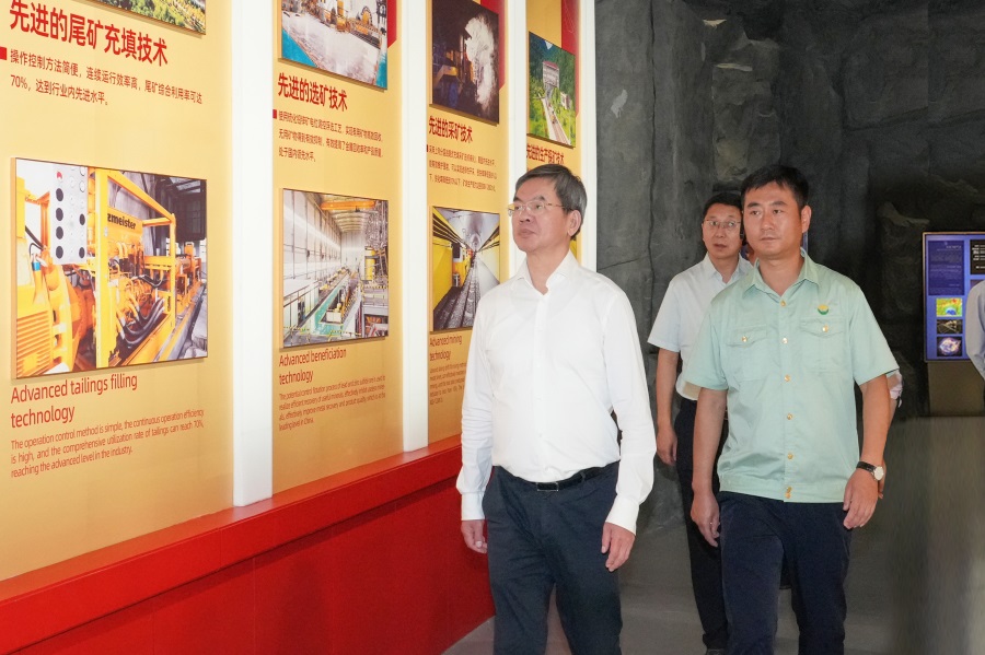 2024.06.23全國政協(xié)委員、省政協(xié)主席、黨組書記莊國泰蒞臨金徽股份指導(dǎo)工作.jpg