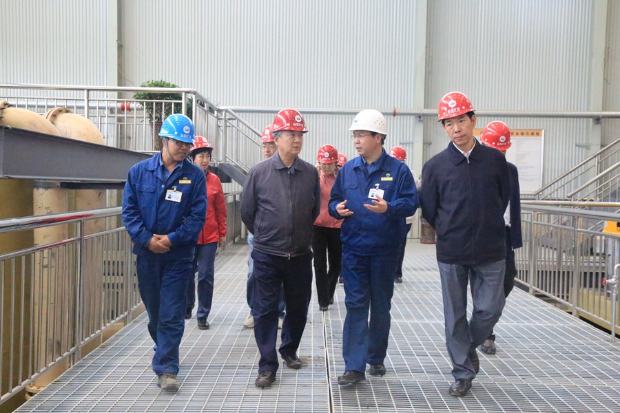 20-2016年5月，國家水利部原副部長朱登銓一行蒞臨金徽股份調(diào)研項目建設(shè)工作。.jpg