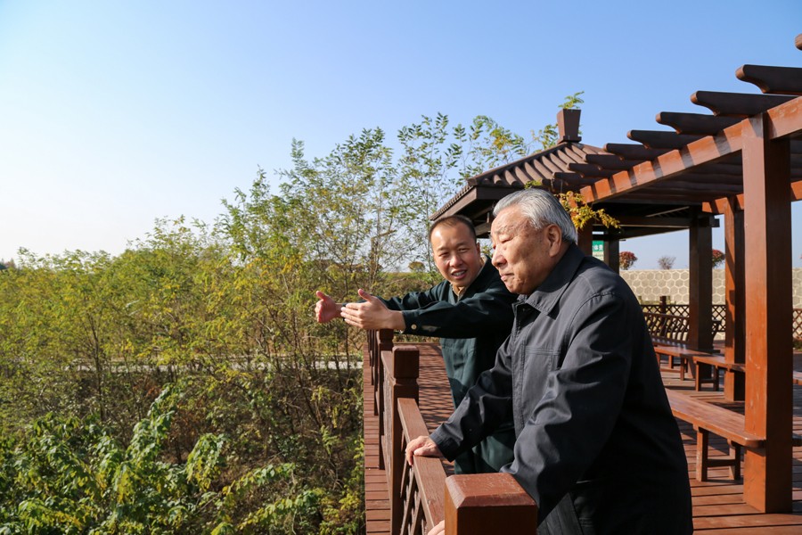 21-2019年10月，國家水利部原副部長王守強(qiáng)參觀金徽股份時盛贊：金徽股份是綠色礦山、文明礦山、美麗礦山。.jpg